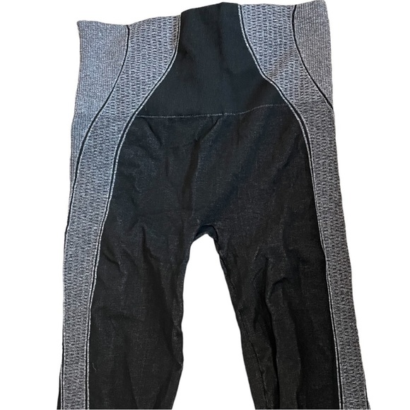 SPANX Seamless Marled Gray & Black Leggings Large - Picture 5 of 7